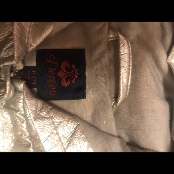 Amazing 🤩 rare y2k metallic silver hello kitty cropped jacket♥️ - Picture 16 of 17